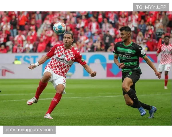 即时：美因茨球员进球后展示纪念T恤，声援患病儿童